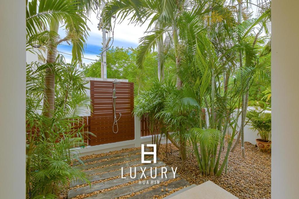 Villa Modern Pool Villa, 4 Bedroom Close To - Hv