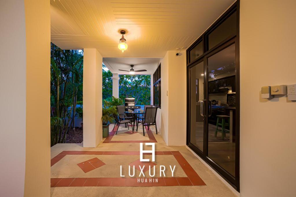 Villa Modern Pool Villa, 4 Bedroom Close To - Hv Hua Hin