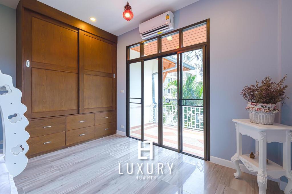 Modern Pool Villa, 4 Bedroom Close To - Hv Villa Hua Hin